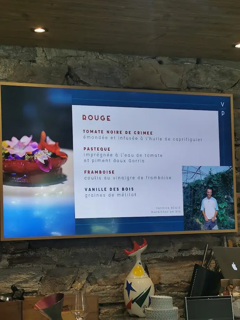 Menü_VILLA PINEWOOD_Payrin-Augmontel_Bild_1