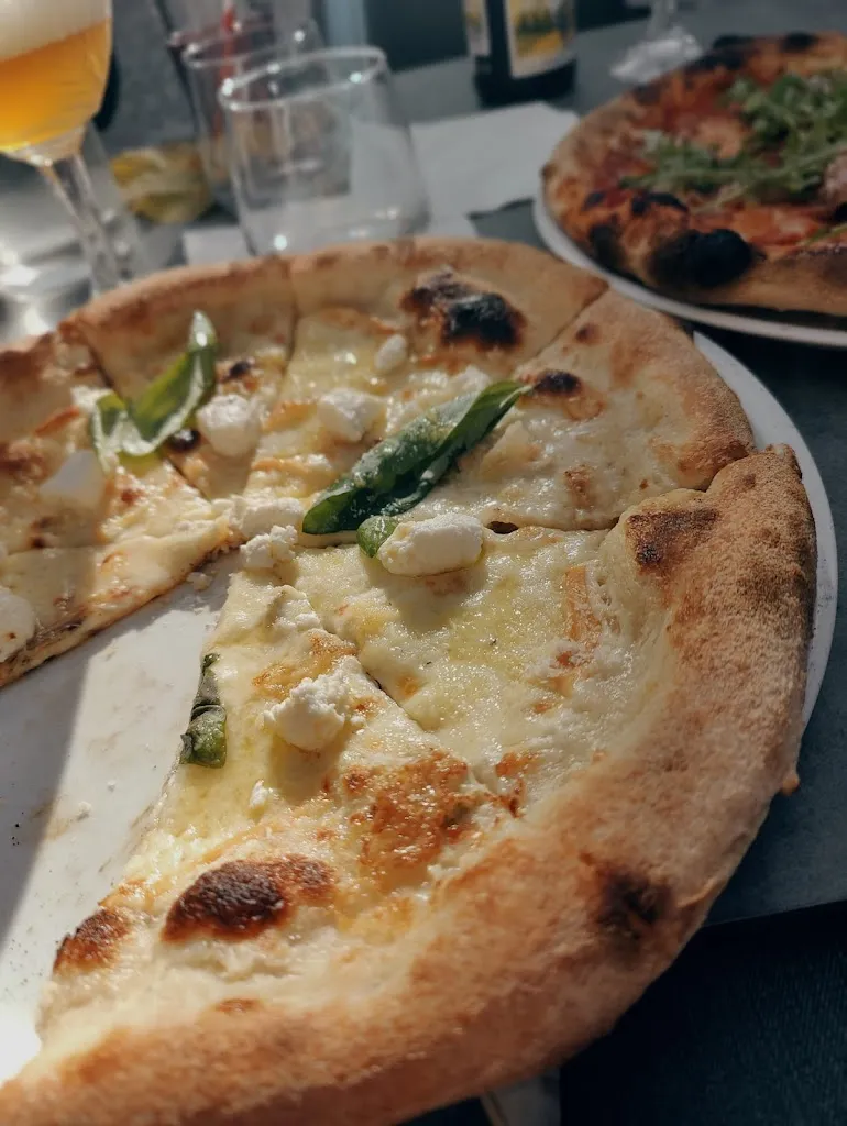 Le Centre Bar & Pizzeria_Mazamet_slider_image_2