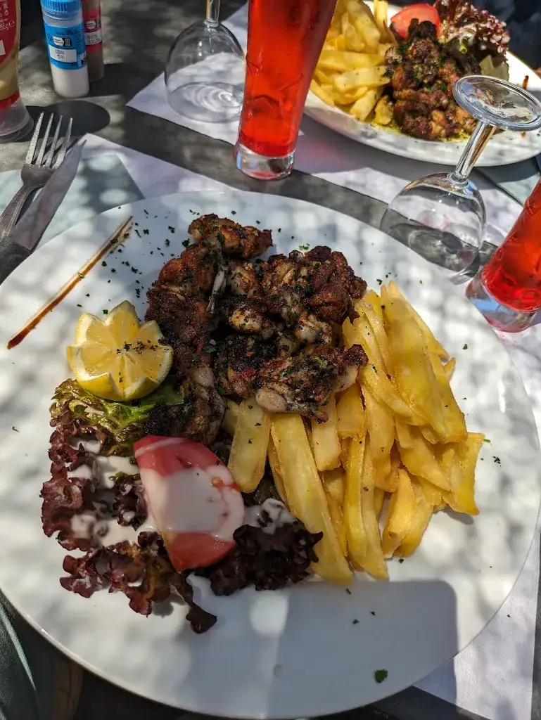 L'Auberge 2 Colombes restaurant in Colombe