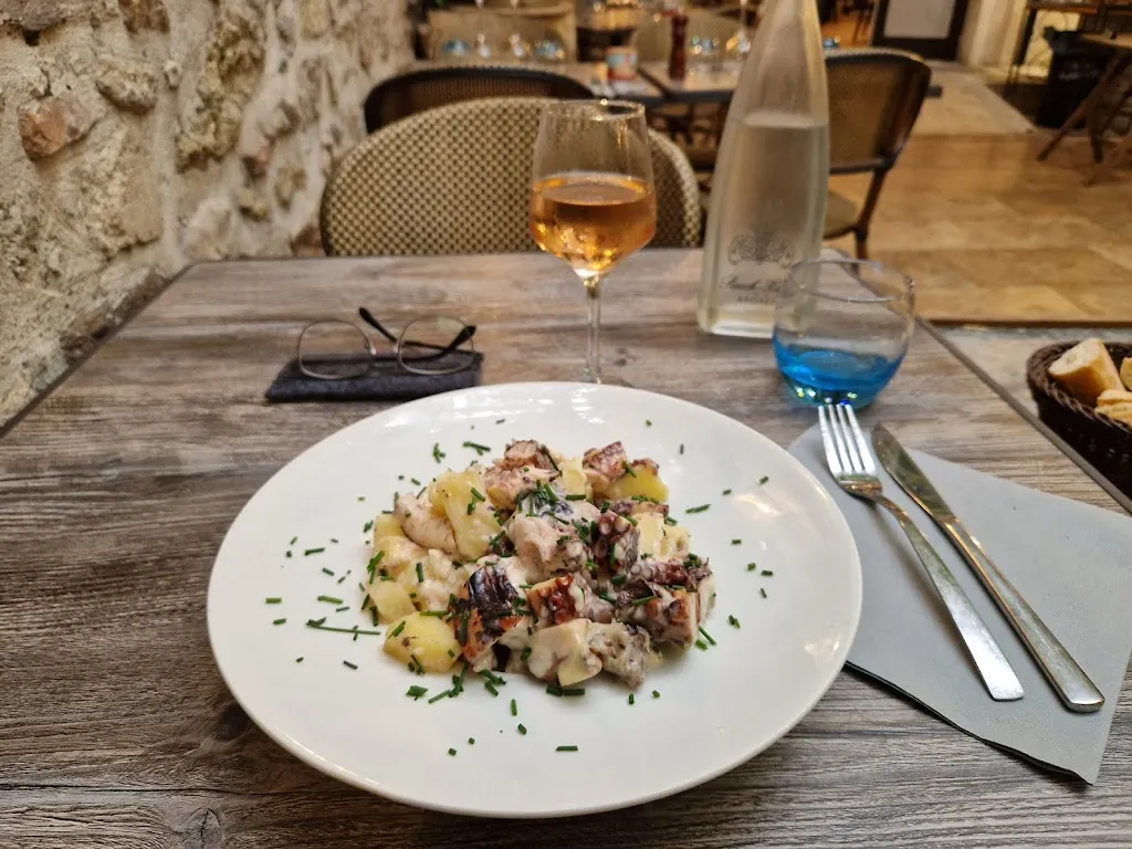 Jean-Luc Godard_La table de Paco_Aigues-Mortes_review