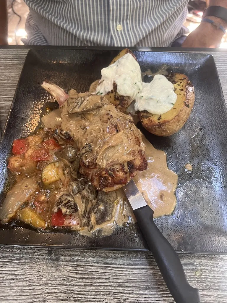 Angela Garzia_La table de Paco_Aigues-Mortes_review