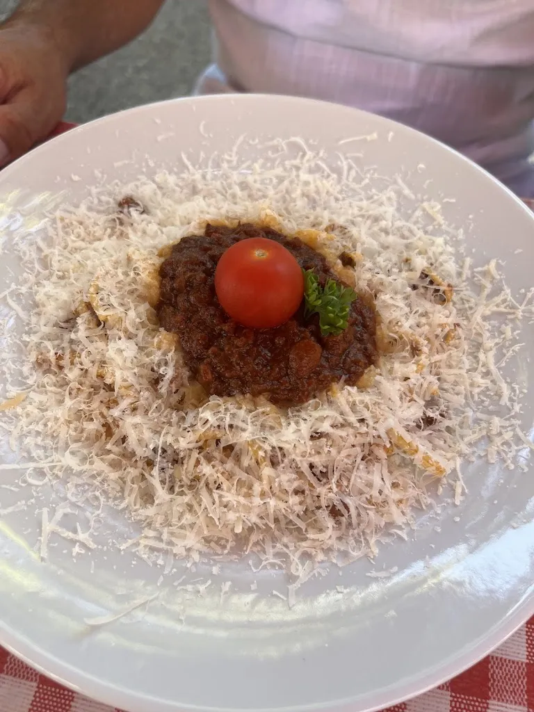 Estelle Charrier_La Guinguette du Marché_Aigues-Mortes_review