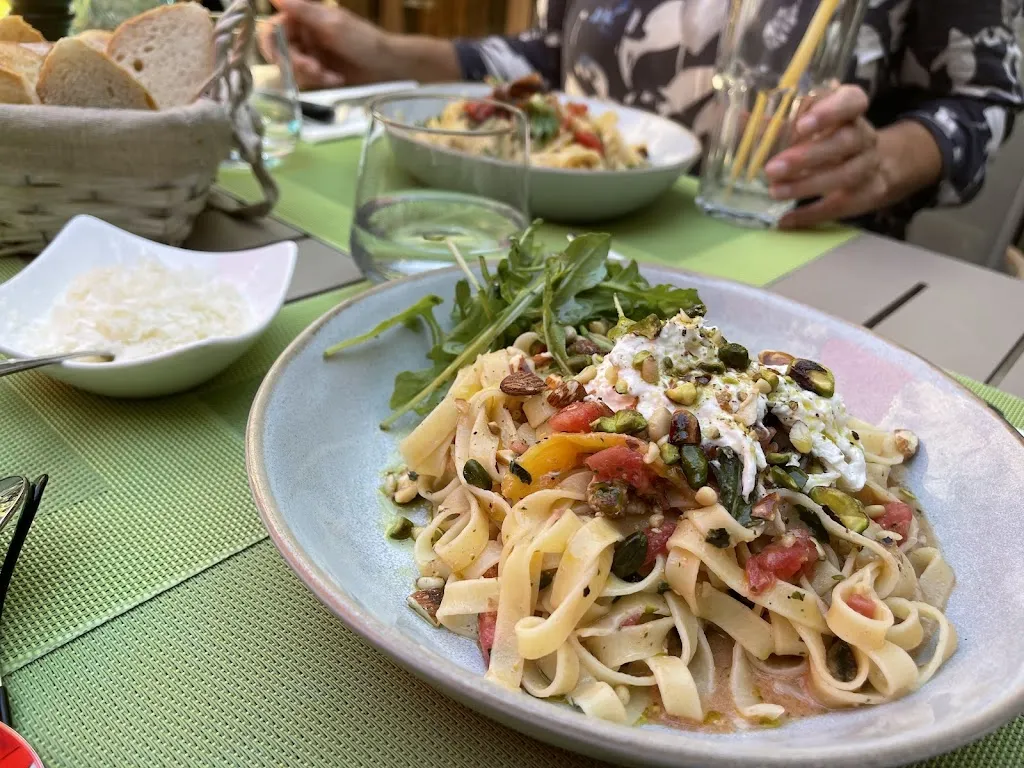 Manfred Beham_Pastabar_Aigues-Mortes_review