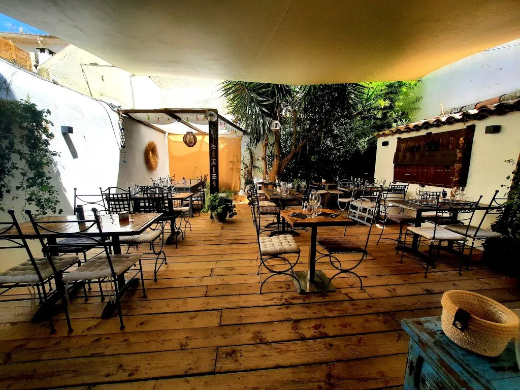 Chez Jeanne Restaurant Restaurant in Aigues-Mortes