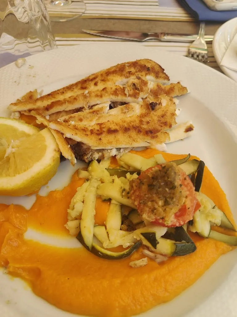 Dany Humbert_Restaurant Le Café Du Commerce_Aigues-Mortes_review