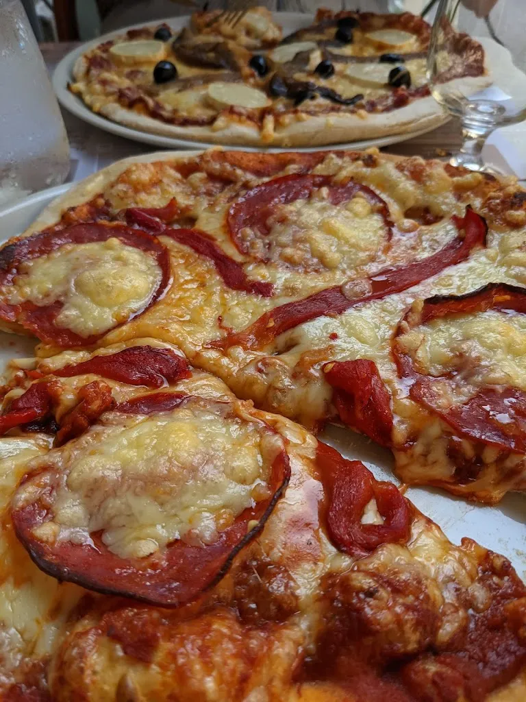 Thom Houben_Le petit M - restaurant pizzeria_Aigues-Mortes_review