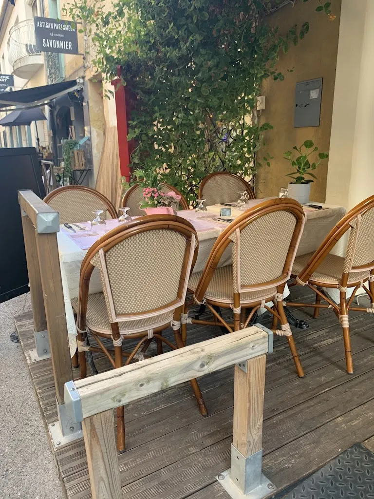 Le petit M - restaurant pizzeria Restaurant in Aigues-Mortes