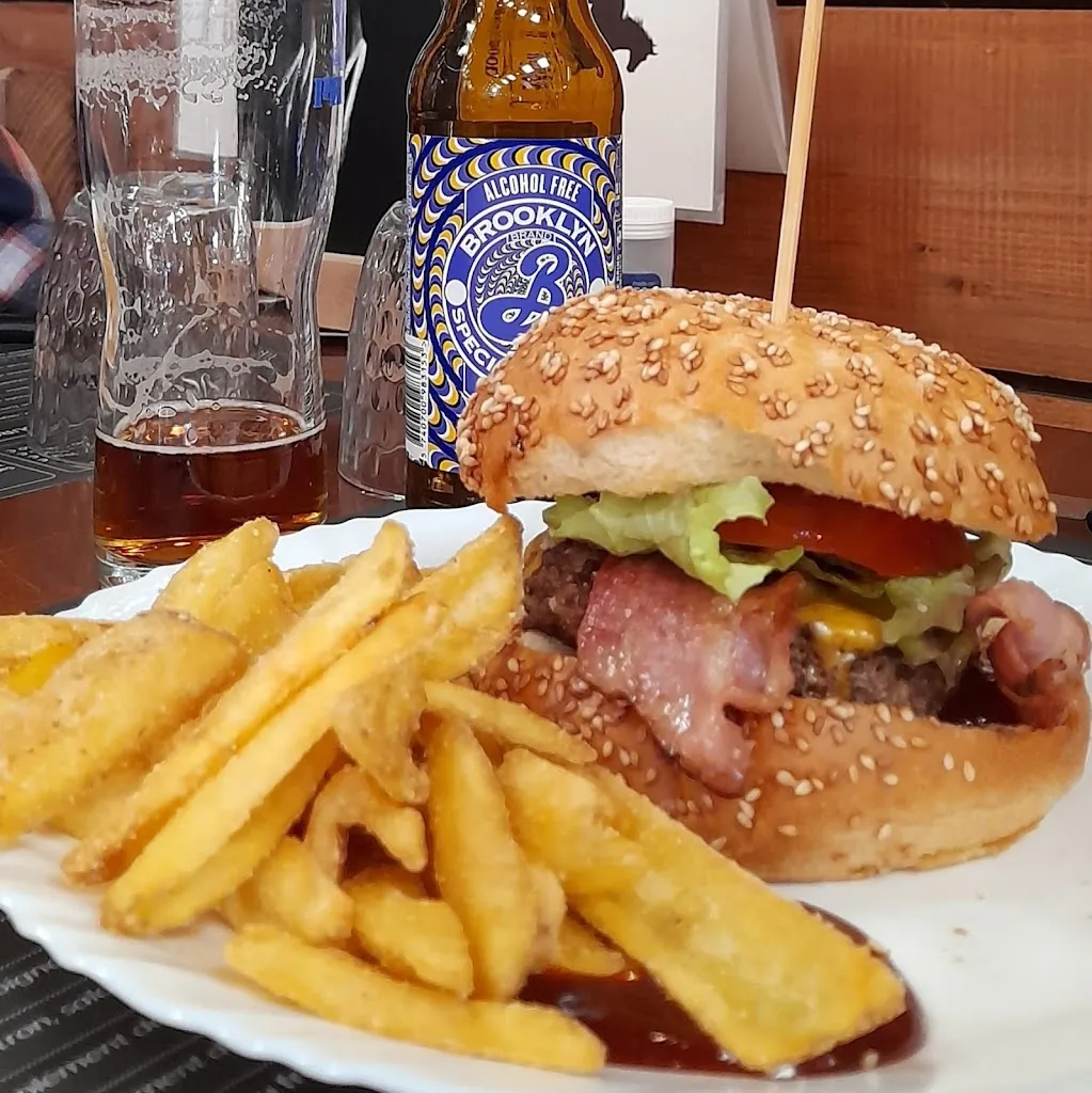 Black Horse Saloon_d'Oingt_slider_image_2