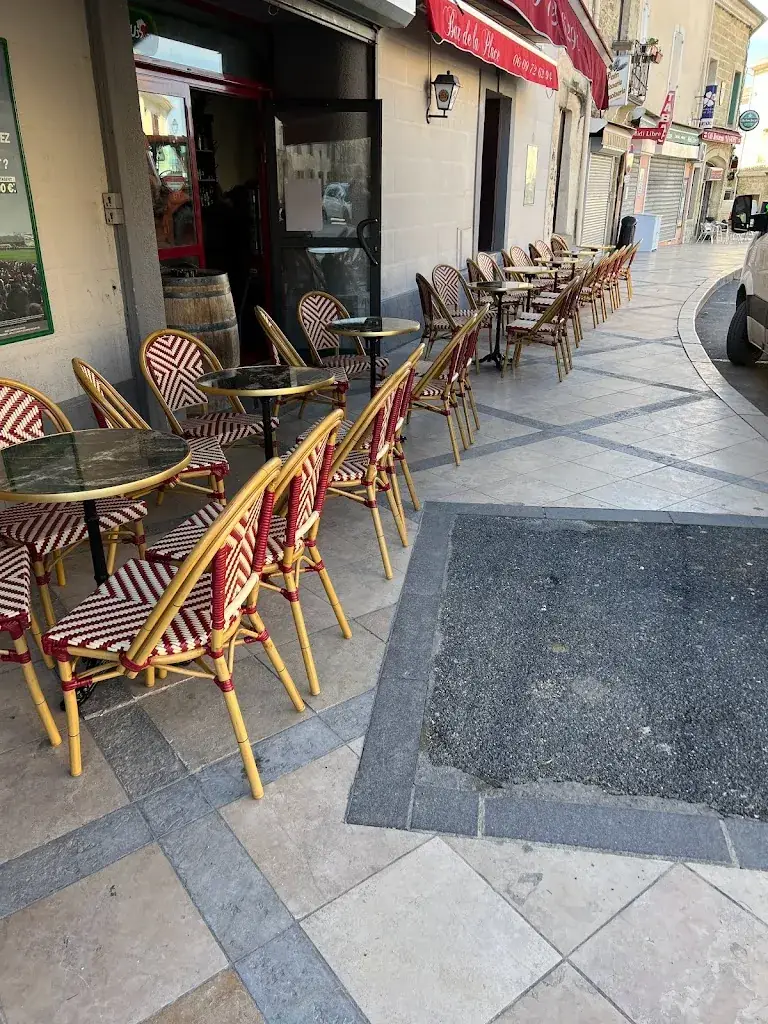 Bar de la Place restaurant in Aigues-Vives