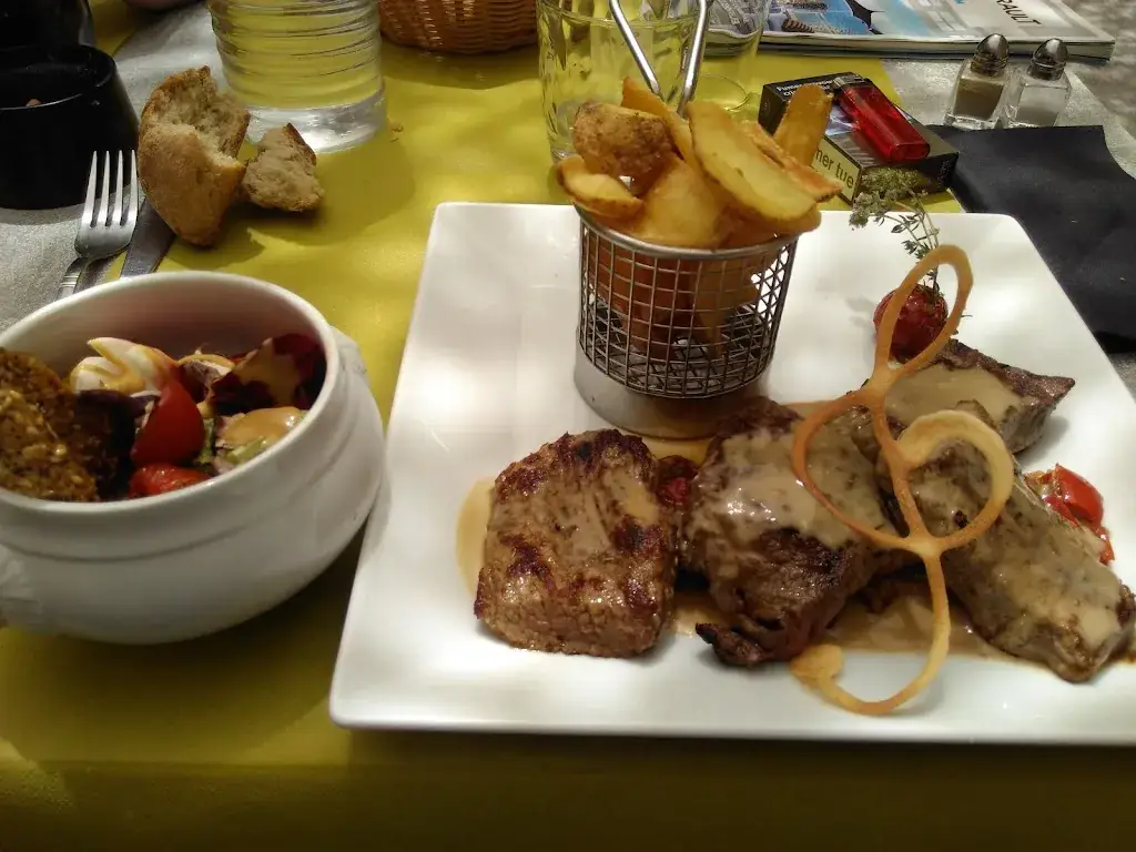 Bar de la Place_Aigues-Vives_slider_image_2