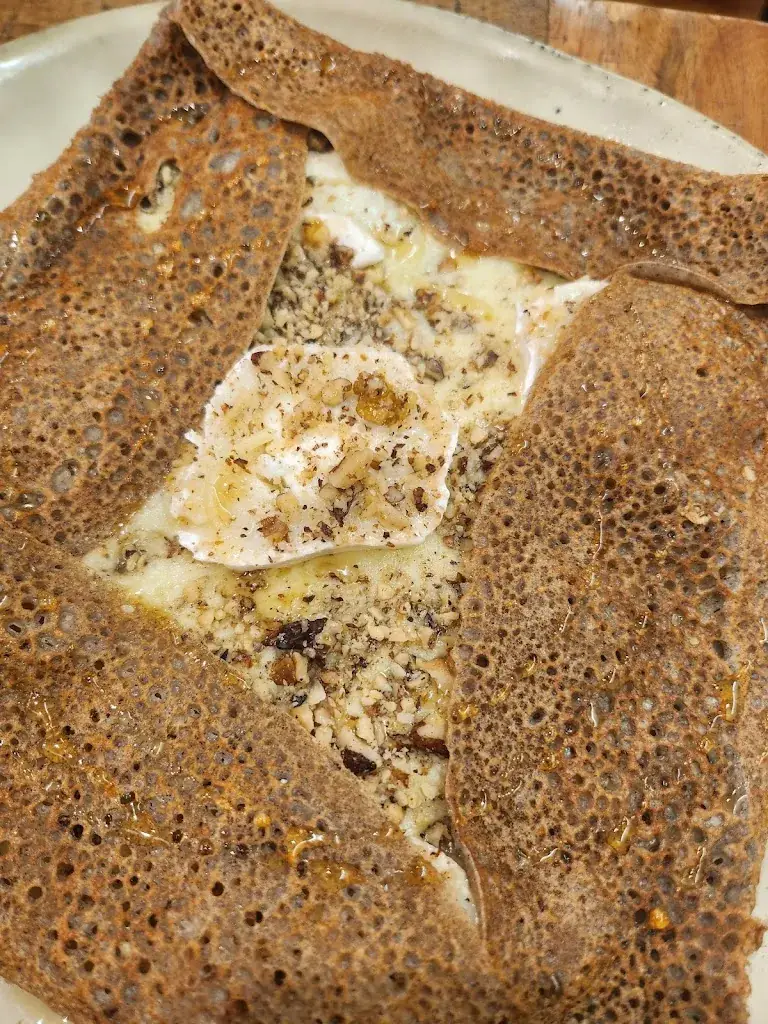 Bumsang Kim_La Belle Iconienne crêperie glacier_d'Oingt_recensione