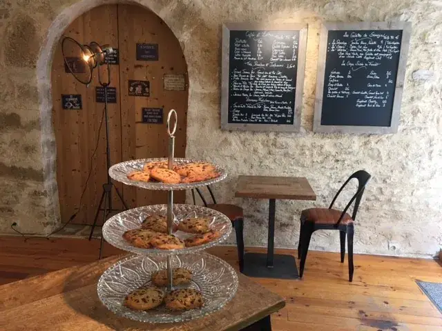 La Belle Iconienne crêperie glacier restaurant in d'Oingt