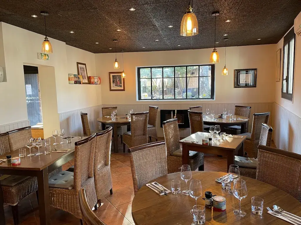 Le Mazet sous les platanes Restaurant in Aimargues