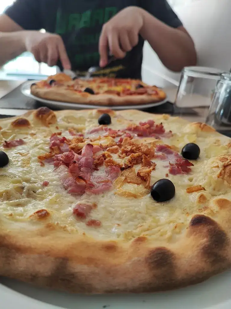 Desk'O Pizzeria_d'Oingt_slider_image_3