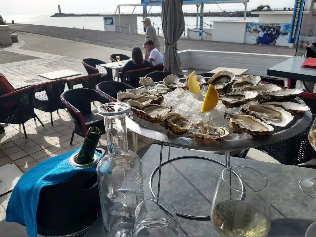 John Hibbitt_Les Ondines_Agde_review