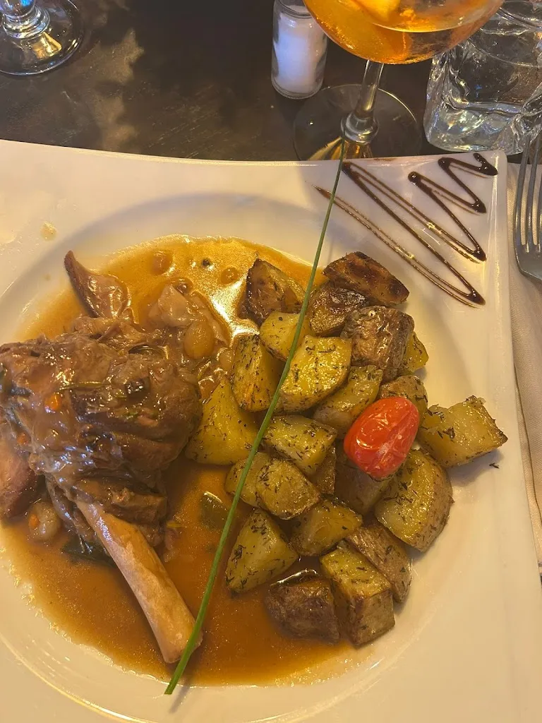 Simone Loves Party_L'Ami Louis_Agde_review