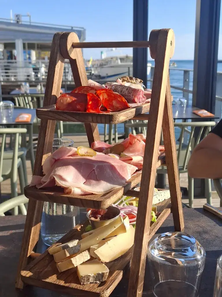 Jolan Velasquez_Le 7_Agde_review