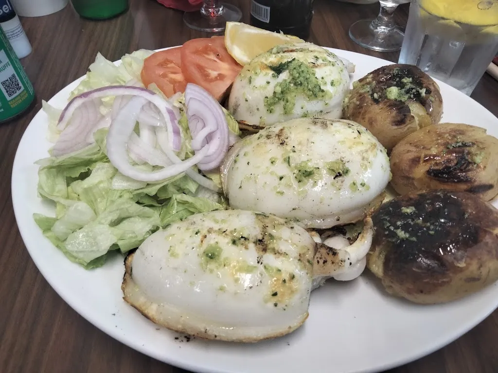 Chez Tonton Artur_Alénya_slider_image_3