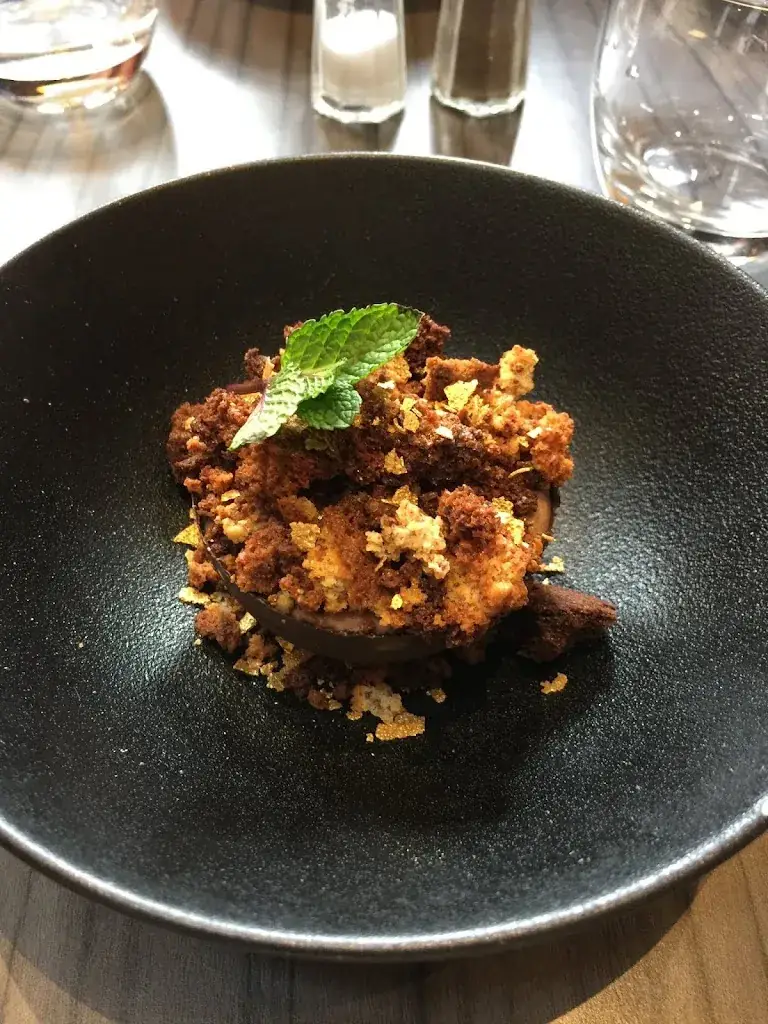 Guillaume Severin_Les Arcades_Albi_review