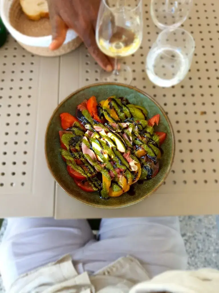 Luann Abossolo Foh Oliva_Restaurant CheZelles_Pouzin_recensione