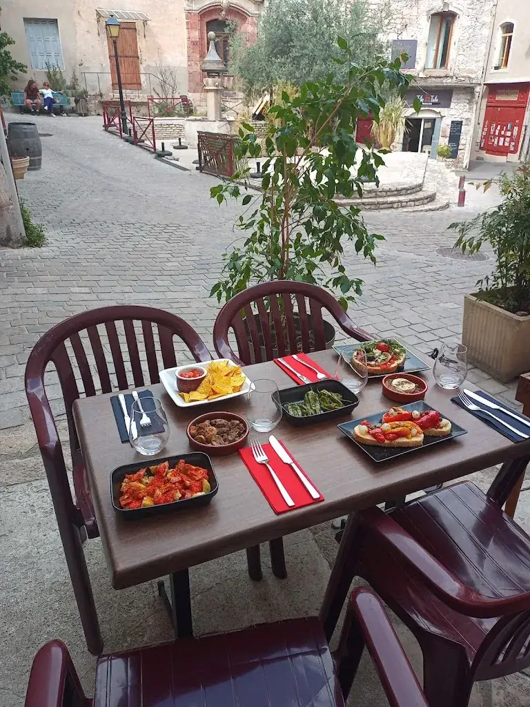 Cave Bourbon Restaurant Tapas ristorante a Anduze