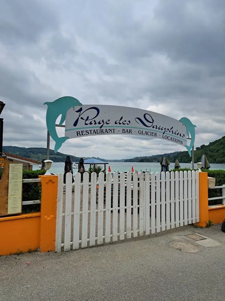 La Plage des Dauphins Restaurant in Charavines