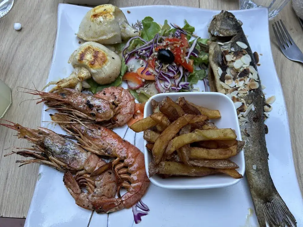 Yulia Panevina_Restaurant coté terrasse_Saint-Guilhem-le-Désert_review