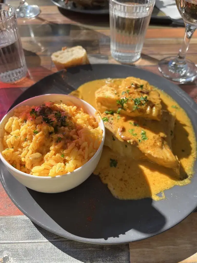 Julia Turska_Logis Hôtel les Platanes_Aramon_review