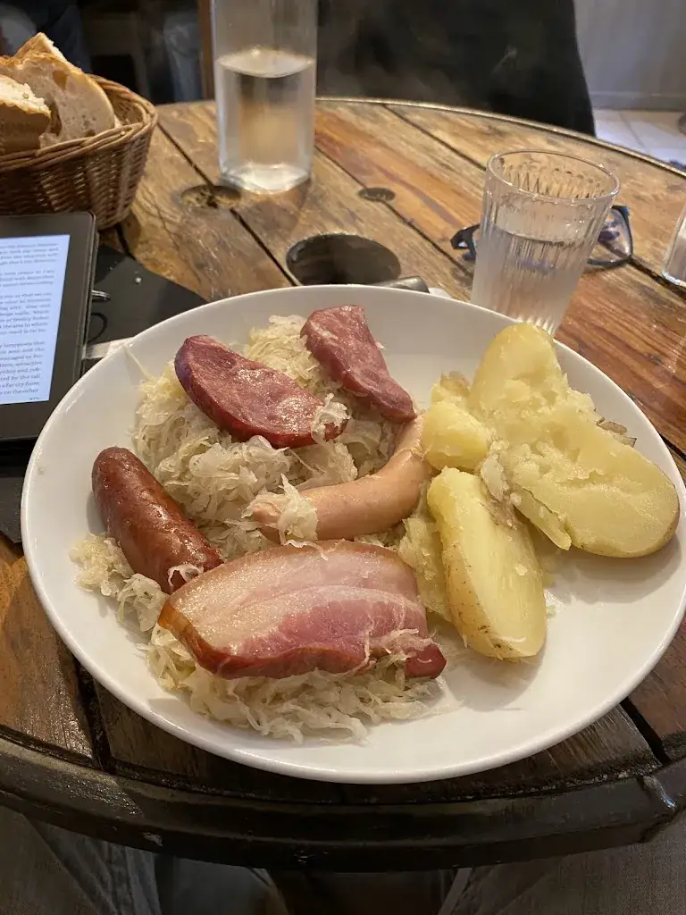 Rene vd Berg_Logis Hôtel les Platanes_Aramon_review