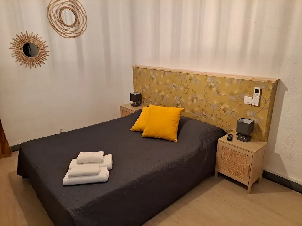 Logis Hôtel les Platanes_Aramon_slider_image_2