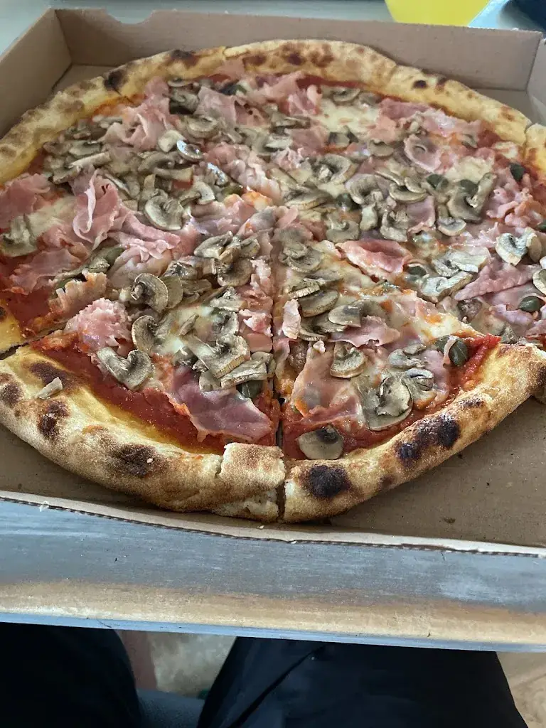 Alexander Müller_Pizz'Ajò_Aramon_review