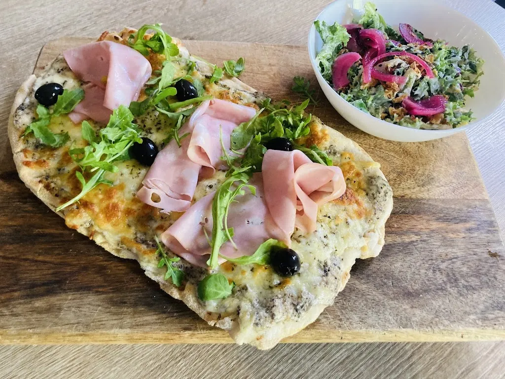 Le Café du Commerce_Perréon_slider_image_2