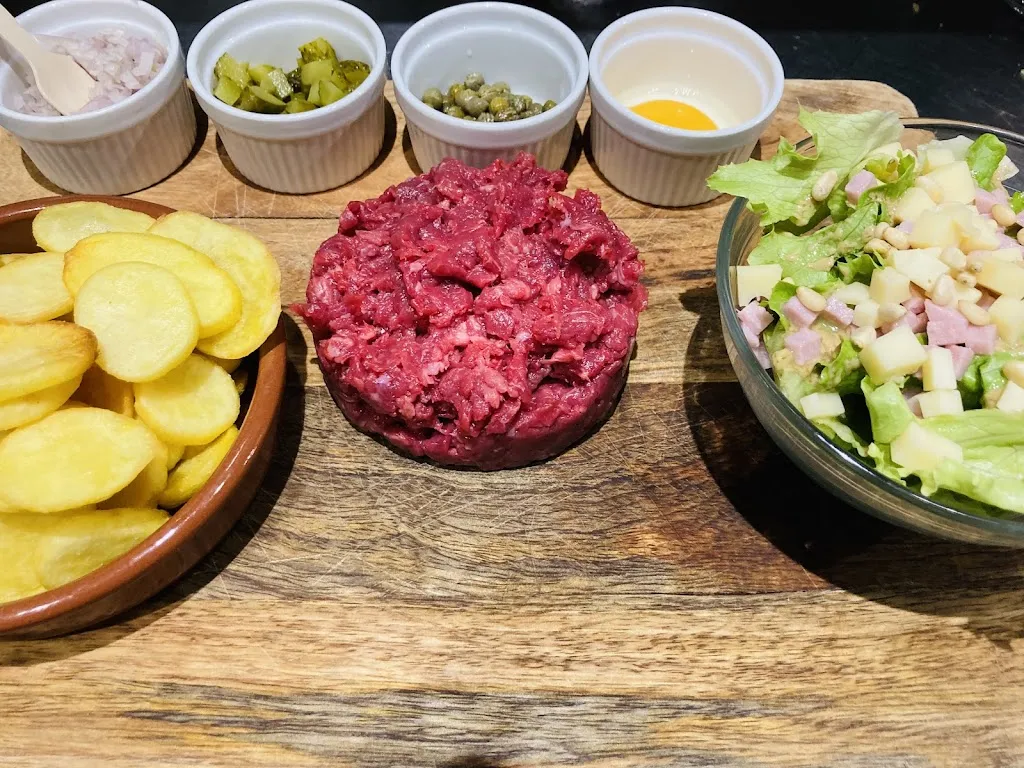 Le Café du Commerce_Perréon_slider_image_3