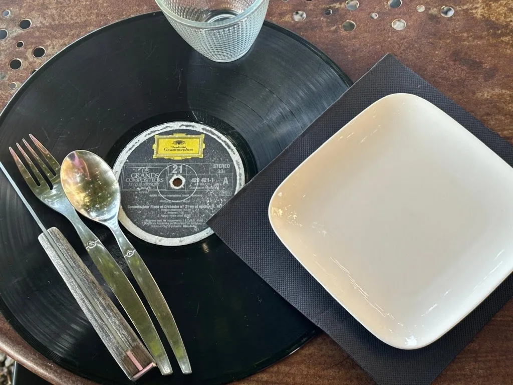 Perry Buuron_Le Chat Qui Pêche_Argeliers_review