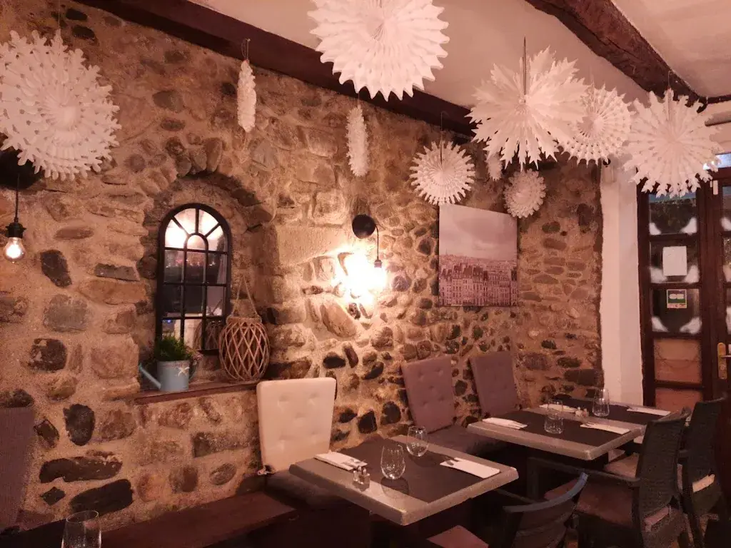 Bistrot De La Placette restaurant in Mirepeisset