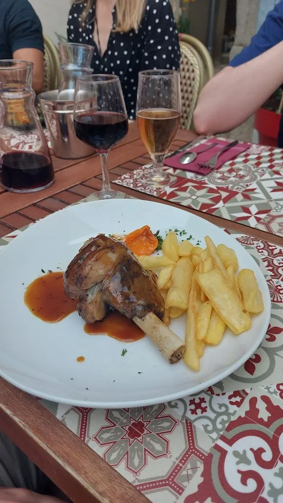 Hedda Sievers_Le café du midi_Bize-Minervois_review