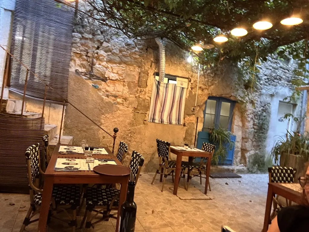 Le café du midi_Bize-Minervois_slider_image_2