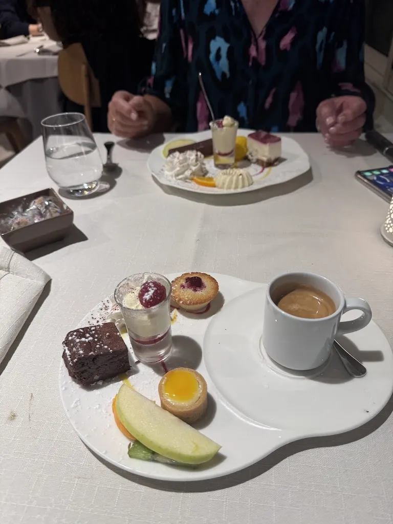 Andrew Brown_Auberge de la Croisade_Cruzy_review