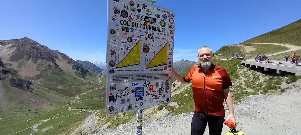 Mamitsuka-Lawson狸塚ローソン_Au Primerose Hôtel_Argelès-Gazost_review