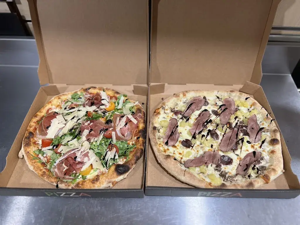 Pizzeria Chez Mona_Argelès-Gazost_slider_image_3