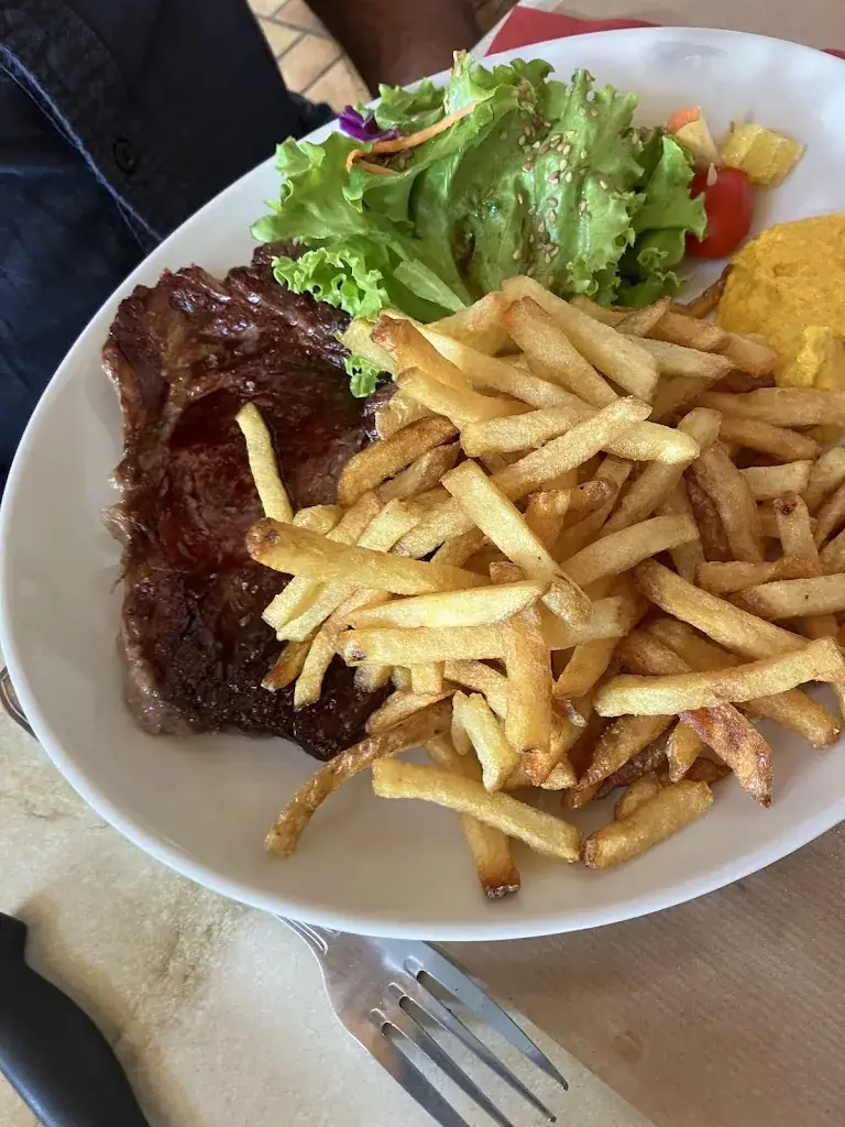 Stephanie Dupiol_Chez Pierrot Bar Bistrot Concert_Arcizans-Avant_review