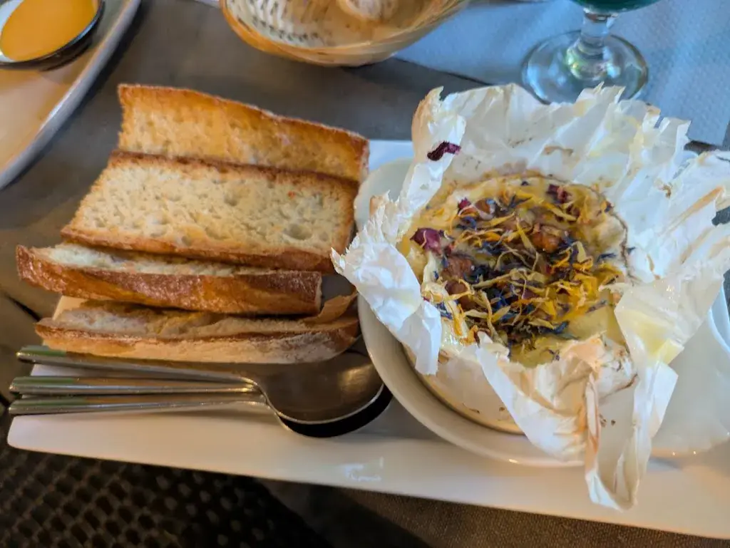 Doğancan Savaş_Florès_Aubais_recensione