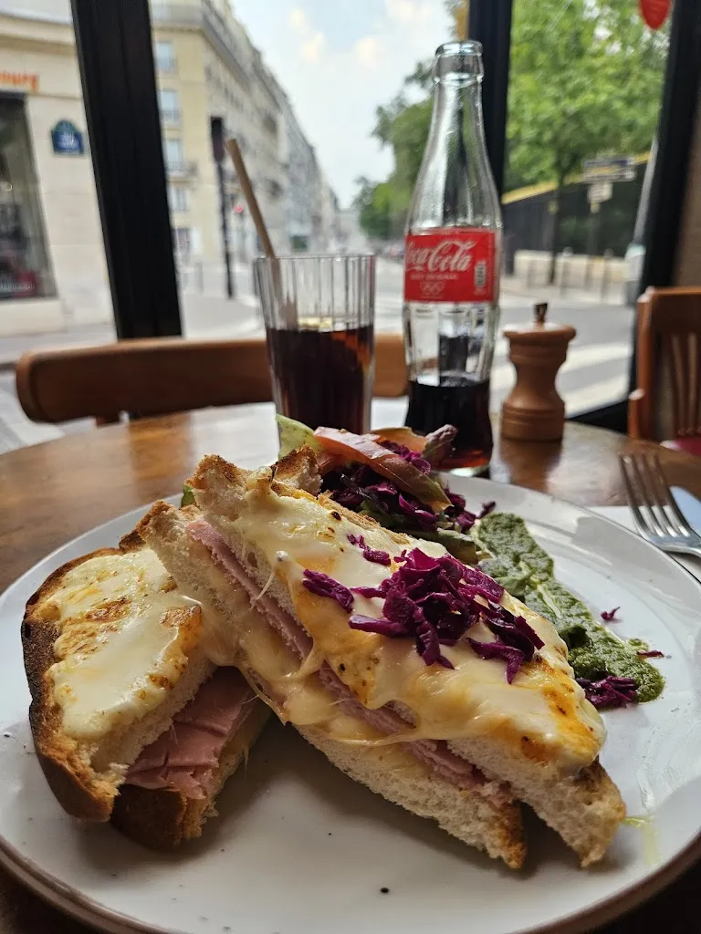 Mátyás Várkonyi_Le Guynemer_Paris_review