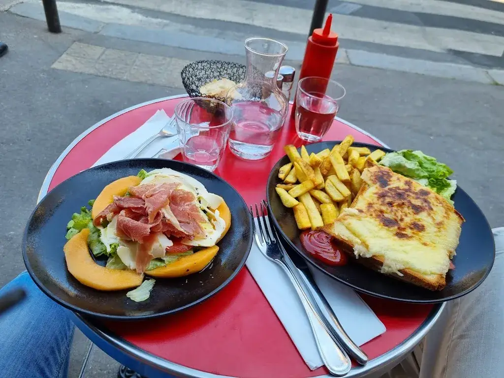 Martin Caprnda_Les Facultés_Paris_review