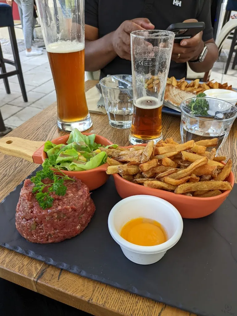 Adam Burnett_Le France Brasserie Restaurant_Auch_review