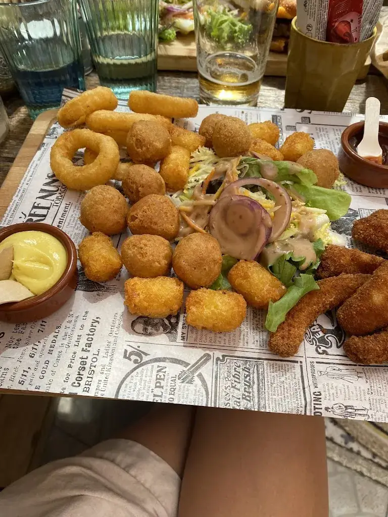 Los Notes_La Pergula_Arles_review