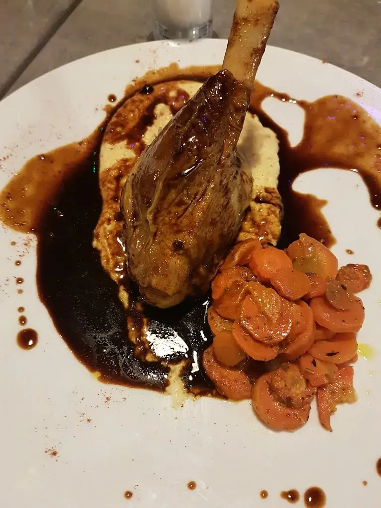 Siti Atiqah F._La Pergula_Arles_review