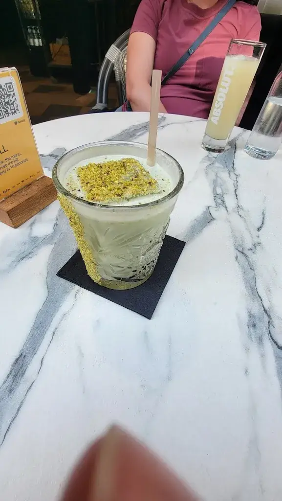 Danielle Crawford_L'Apostrophe Restaurant_Arles_review