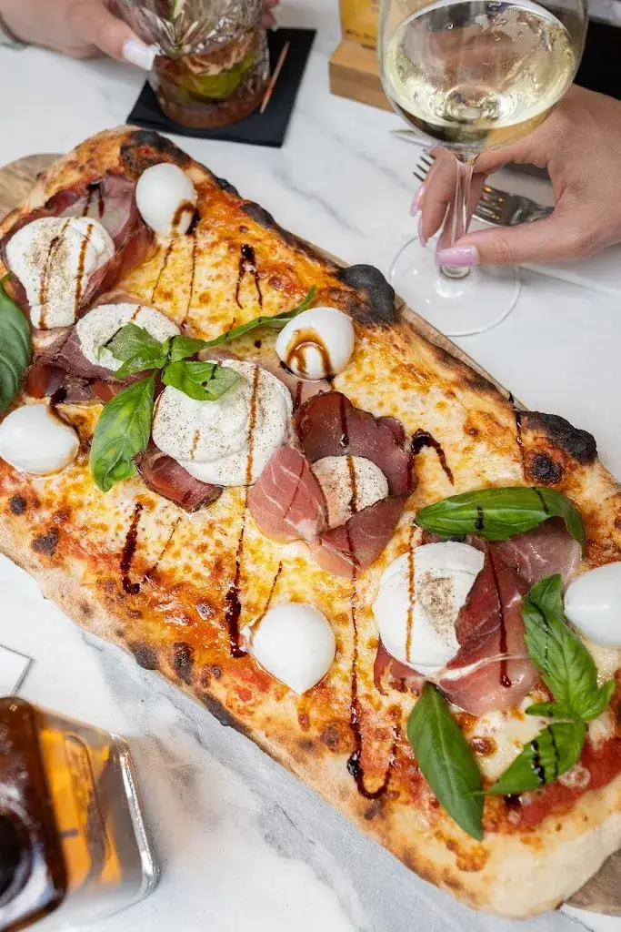 L'Apostrophe Restaurant_Arles_slider_image_2