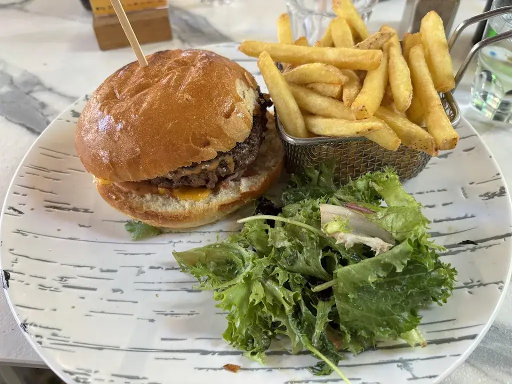 L'Apostrophe Restaurant_Arles_slider_image_3